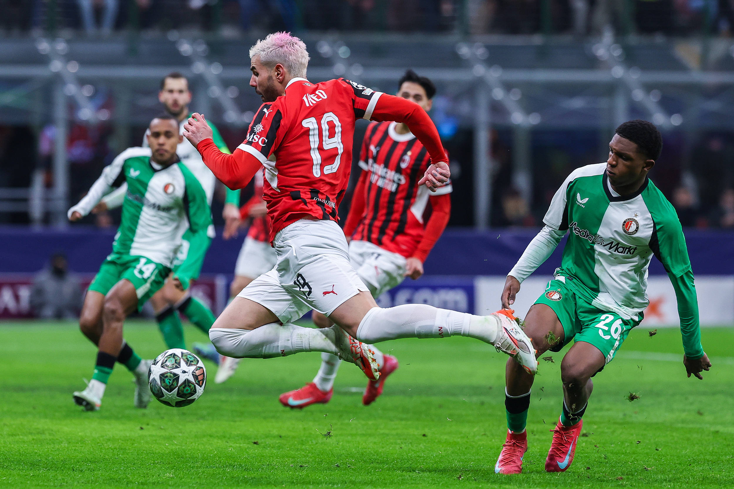 lol比赛回放-关于转折点国际米兰战术微调;荷甲冲刺阶段攻防权衡;底气十足;年轻球员得到机会的信息