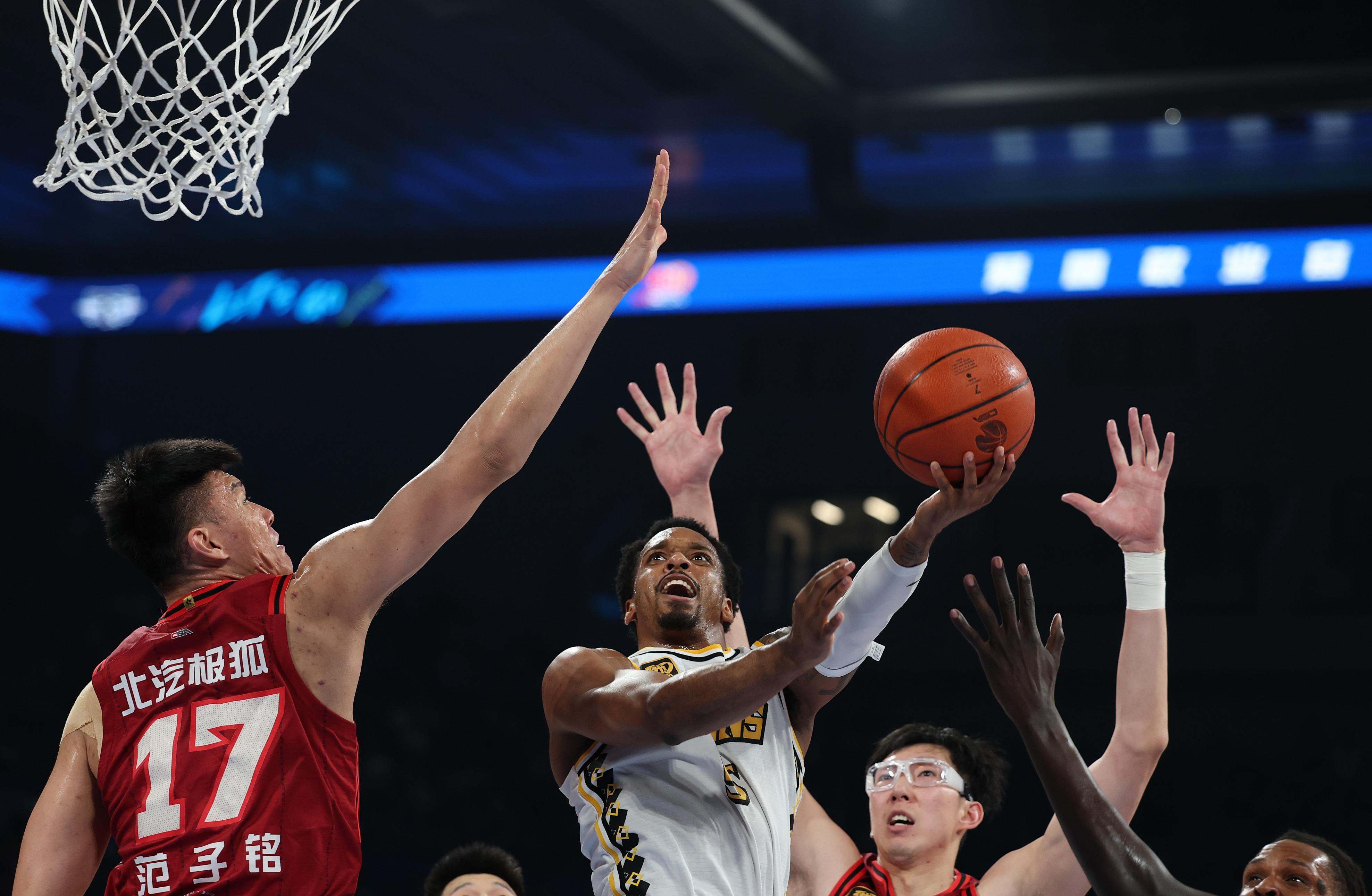 lol比赛回放-克里夫兰骑士训练开放日,今晨篮板制胜引欢呼,NBA总决赛在即,身体对抗强度拉满的简单介绍